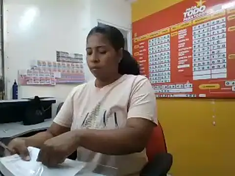 Snapshot of Ivon-09 chatting on February 11, 7:05 pm Ivon-09 online show from February 11, 7:05 pm