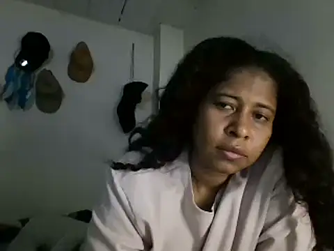 Snapshot of Ivon-09 chatting on February 12, 10:48 pm Ivon-09 online show from February 12, 10:48 pm