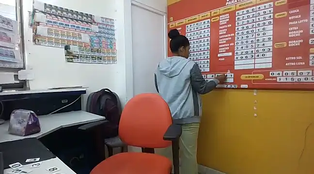 Snapshot of Ivon-09 chatting on February 16, 3:16 pm Ivon-09 online show from February 16, 3:16 pm