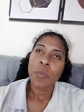 Snapshot of Ivon-09 chatting on February 17, 2:53 am Ivon-09 online show from February 17, 2:53 am