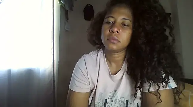 Snapshot of Ivon-09 chatting on February 19, 12:44 pm Ivon-09 online show from February 19, 12:44 pm