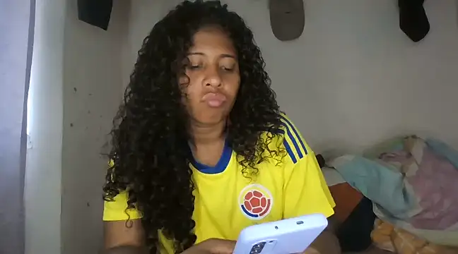 Snapshot of Ivon-09 chatting on February 21, 9:22 pm Ivon-09 online show from February 21, 9:22 pm