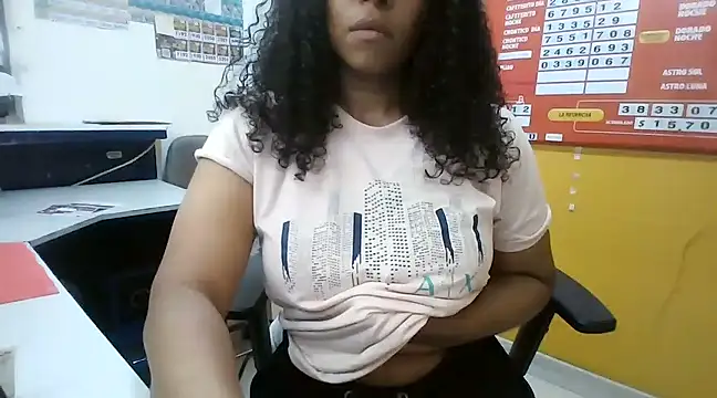 Snapshot of Ivon-09 chatting on February 23, 6:56 pm Ivon-09 online show from February 23, 6:56 pm