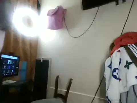 Snapshot of Ivon-09 chatting on March 22, 12:04 pm Ivon-09 online show from March 22, 12:04 pm