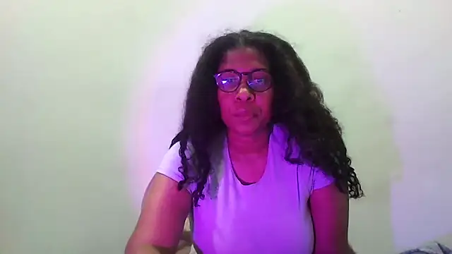 Snapshot of Ivon-09 chatting on October 15, 10:32 pm Ivon-09 online show from October 15, 10:32 pm