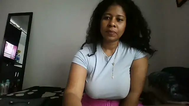 Snapshot of Ivon-09 chatting on October 17, 11:57 am Ivon-09 online show from October 17, 11:57 am
