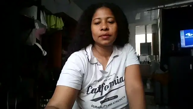 Snapshot of Ivon-09 chatting on October 27, 11:03 am Ivon-09 online show from October 27, 11:03 am