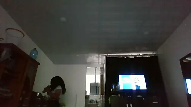 Snapshot of Ivon-09 chatting on October 28, 11:03 am Ivon-09 online show from October 28, 11:03 am