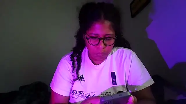 Snapshot of Ivon-09 chatting on October 29, 11:45 am Ivon-09 online show from October 29, 11:45 am