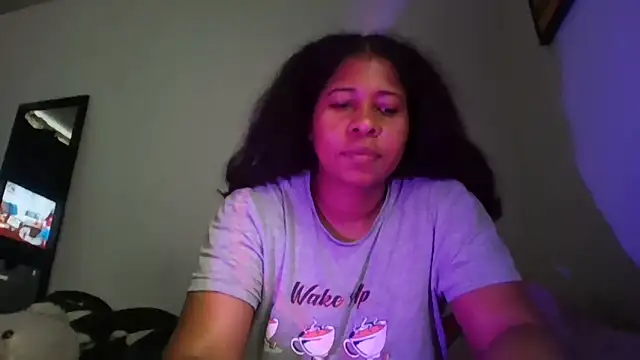 Snapshot of Ivon-09 chatting on October 31, 12:06 pm Ivon-09 online show from October 31, 12:06 pm