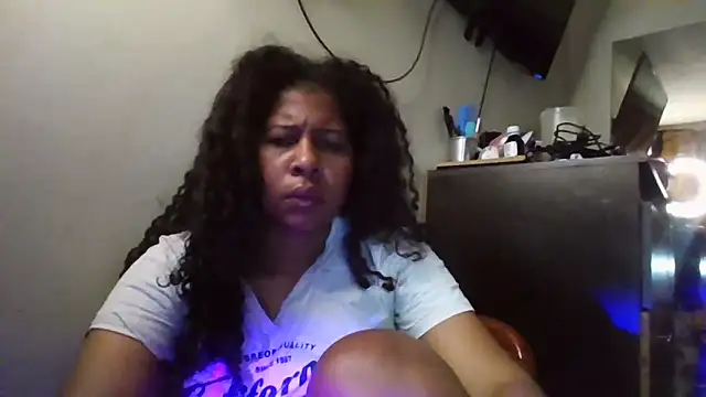 Snapshot of Ivon-09 chatting on November 4, 11:42 am Ivon-09 online show from November 4, 11:42 am