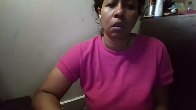 Snapshot of Ivon-09 chatting on November 11, 11:21 am Ivon-09 online show from November 11, 11:21 am