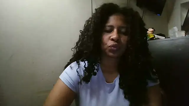 Snapshot of Ivon-09 chatting on November 20, 10:59 am Ivon-09 online show from November 20, 10:59 am