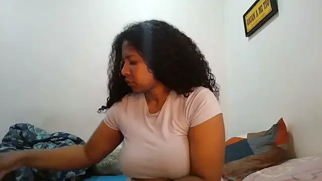 Snapshot of Ivon-09 chatting on December 14, 11:26 am Ivon-09 online show from December 14, 11:26 am