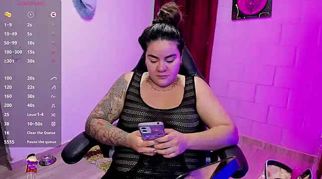 Sharon hils online show from December 17, 11:49 am