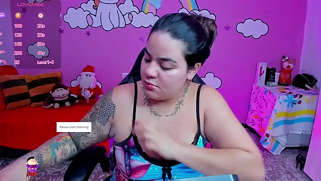 Snapshot of Sharon_hils chatting on December 4, 11:30 am Sharon hils online show from December 4, 11:30 am