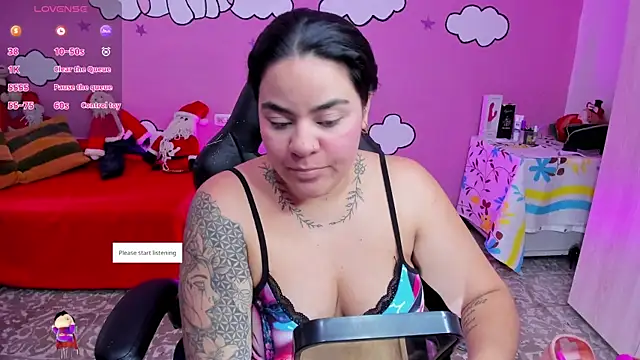 Snapshot of Sharon_hils chatting on December 18, 8:15 pm Sharon hils online show from December 18, 8:15 pm