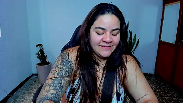Snapshot of Sharon_hils chatting on July 28, 6:53 pm Sharon hils online show from July 28, 6:53 pm