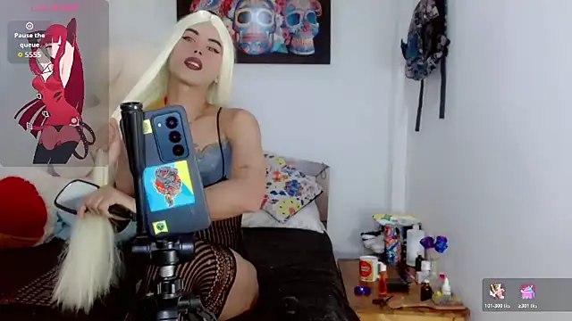Snapshot of poison_girl21 chatting on May 26, 4:36 pm poison girl21 online show from May 26, 4:36 pm
