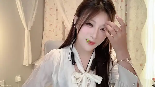 Snapshot of zhuzhu-520- chatting on June 5, 3:07 pm zhuzhu-520- online show from June 5, 3:07 pm