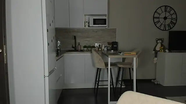 nilliluv online show from April 7, 7:25 pm