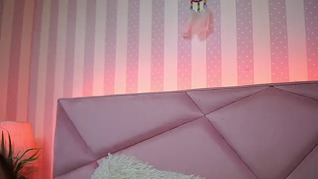 Snapshot of SabrinaHope chatting on February 9, 11:57 pm SabrinaHope online show from February 9, 11:57 pm