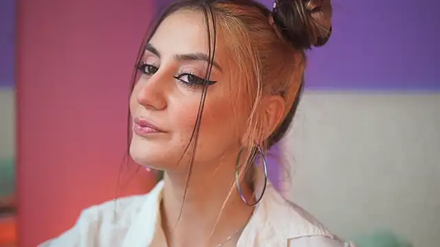 Snapshot of SabrinaHope chatting on November 17, 7:30 pm SabrinaHope online show from November 17, 7:30 pm