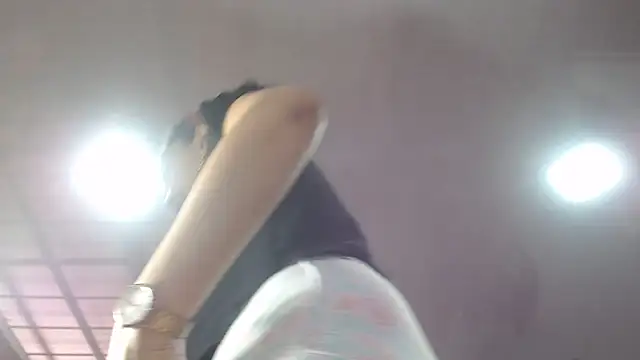 Snapshot of DanaiOluyi chatting on February 23, 6:45 pm DanaiOluyi online show from February 23, 6:45 pm