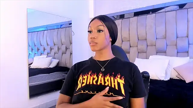 ChaynnaCooper online show from February 1, 6:19 pm