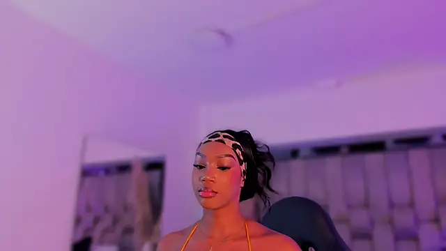 ChaynnaCooper online show from October 4, 8:40 pm