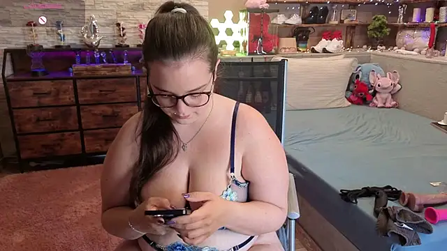 Snapshot of Kimberly-Caprice chatting on May 31, 8:10 am Kimberly-Caprice online show from May 31, 8:10 am