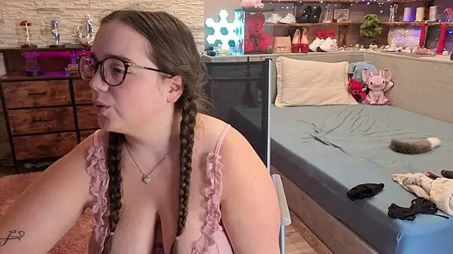 Snapshot of Kimberly-Caprice chatting on June 5, 8:09 am Kimberly-Caprice online show from June 5, 8:09 am