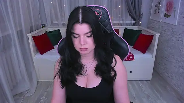 Snapshot of MelanieCarterr chatting on December 22, 6:15 pm MelanieCarterr online show from December 22, 6:15 pm