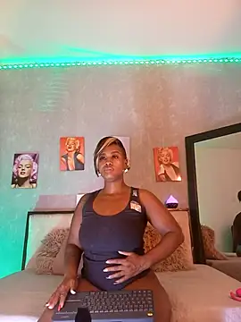 nahiarapalmer19 online show from December 16, 5:11 pm