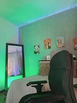 nahiarapalmer19 online show from September 21, 4:41 pm