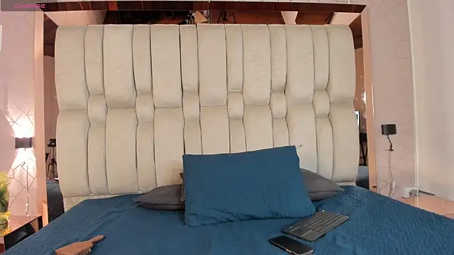 Isa Little Star online show from April 25, 4:04 am