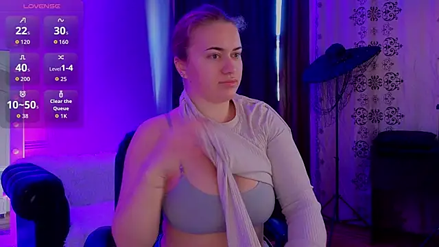 Snapshot of Ariell_Margot_ chatting on October 17, 7:33 am Ariell Margot  online show from October 17, 7:33 am