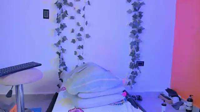 Snapshot of Cataleya19__ chatting on February 18, 9:16 am Cataleya19 online show from February 18, 9:16 am