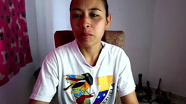 Snapshot of asiri_smith chatting on June 30, 2:40 pm asiri smith online show from June 30, 2:40 pm