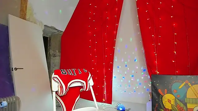 YourSuperModel online show from December 25, 2:02 pm