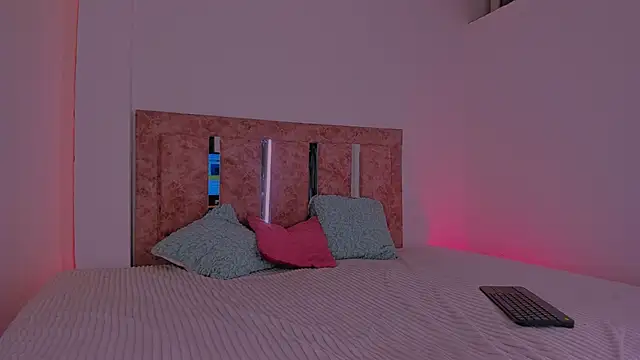 Emily Williams12 online show from April 23, 2:46 am