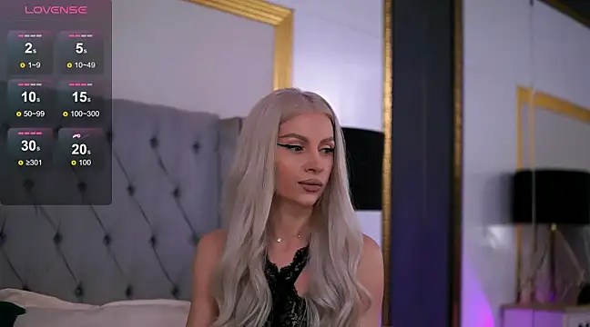 KiaHarper online show from February 12, 7:35 pm