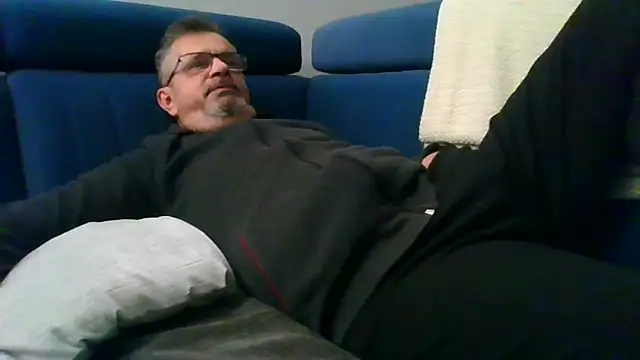 axecoman60 online show from March 4, 6:29 pm