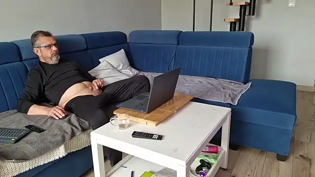 axecoman60 online show from March 13, 9:10 am