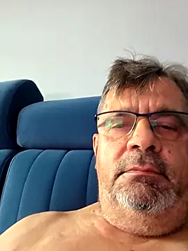 axecoman60 online show from December 15, 9:46 am