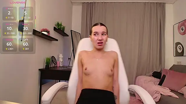 Snapshot of Bellla_Haddid chatting on November 19, 1:49 am Bellla Haddid online show from November 19, 1:49 am