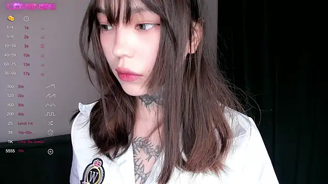 Snapshot of Dark_Ester chatting on September 30, 12:43 pm Dark Ester online show from September 30, 12:43 pm