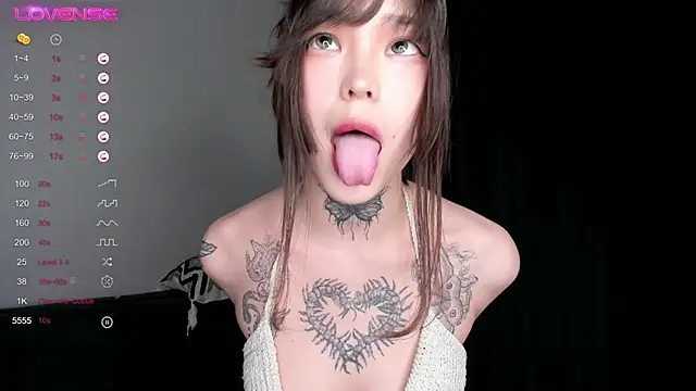 Snapshot of Dark_Ester chatting on October 1, 2:23 pm Dark Ester online show from October 1, 2:23 pm