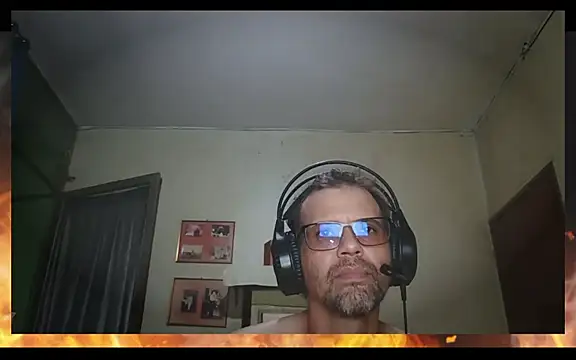 Snapshot of Aj_love22 chatting on November 4, 5:39 am Aj love22 online show from November 4, 5:39 am