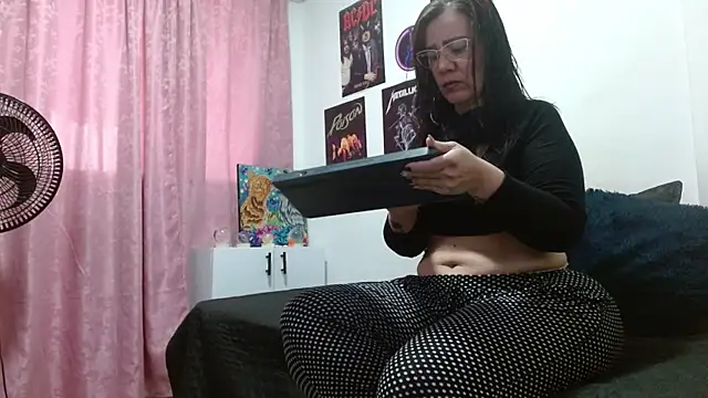 scarlett  morgan online show from October 27, 1:15 pm